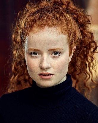 LAURA BARRACLOUGH (Represented by Jo Hole Associates)