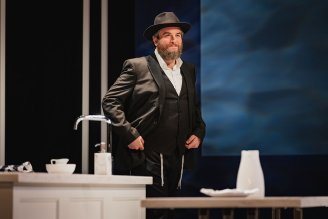 SIMON YADOO enjoys 4* and 5* reviews in WHAT WE TALK ABOUT WHEN WE TALK ABOUT ANNE FRANK @marylebonetheatre