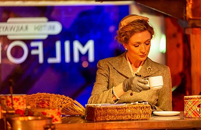 TAM WILLIAMS directs STILL LIFE in Theatre Royal Drury Lane's first immersive drama.  The production will play in the Long Bar at the theatre in September https://www.thestage.co.uk/news/theatre-royal-drury-lanes-grand-saloon-bar-to-host-noel-coward-immersive-dining-production
